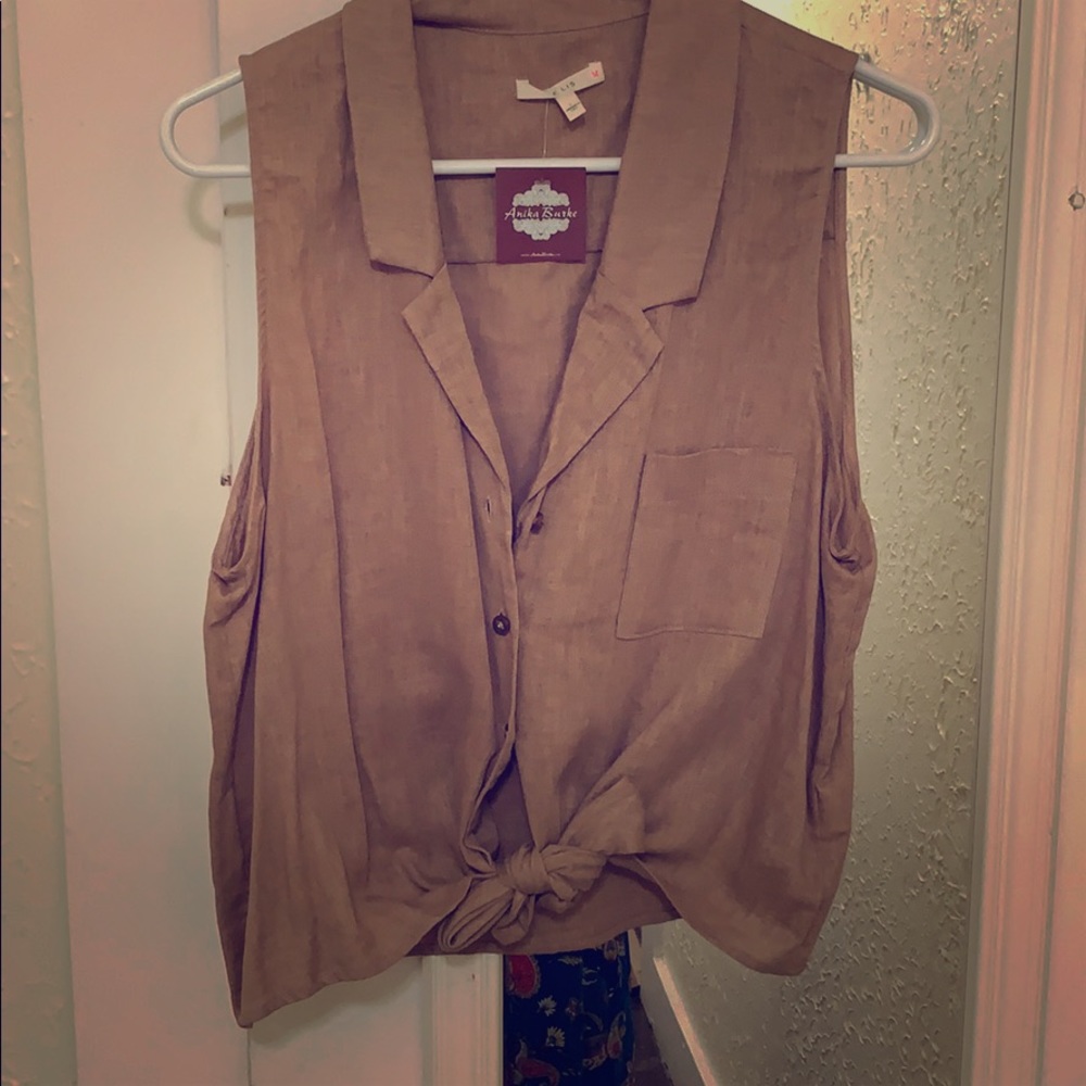 Short sleeved, crop top